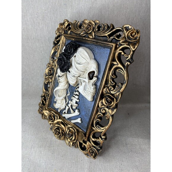 Halloween 3D Female Skeleton Victorian in Floral Gothic Frame Decor Skull Spooky - Picture 2 of 9
